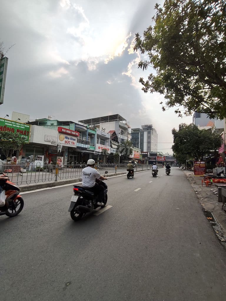 Mặt tiền kinh doanh Nguyễn Sơn 4x13m , 1 lầu ST. 7,3 Tỷ TL