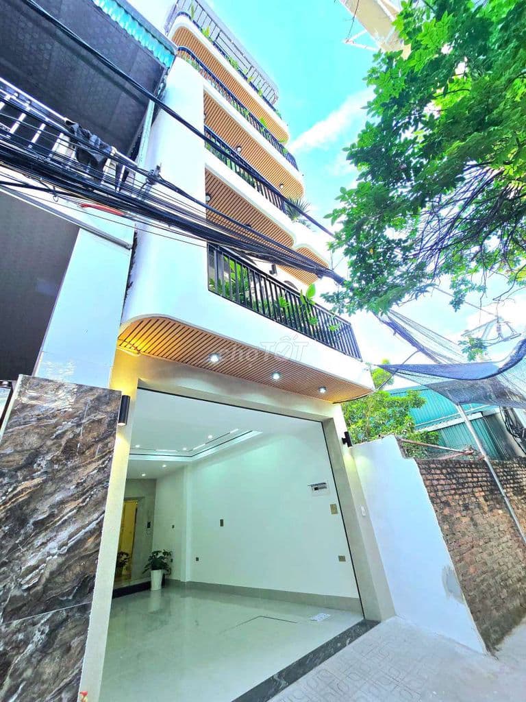 Nhà cạnh AEON Long Biên hiếm gặp: Gara ô tô, thang máy, 2 thoáng