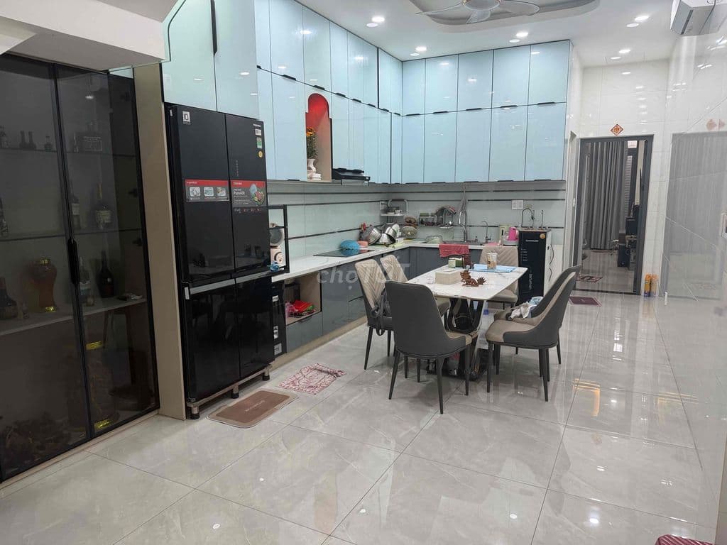 Bán nhà siêu đẹp mặt tiền Nguyễn Cửu Phú, 3 tầng, 4 pn, 5wc, tiện ích - Ảnh 2