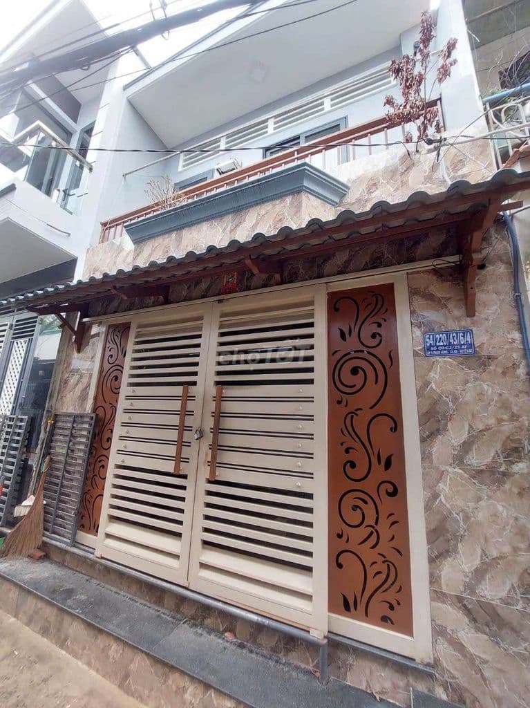 Bán nhà đường Phạm Hùng C2 DT.4m×10m } 1 Lầu 2 Phòng 1 toilet Hẽm 3m.