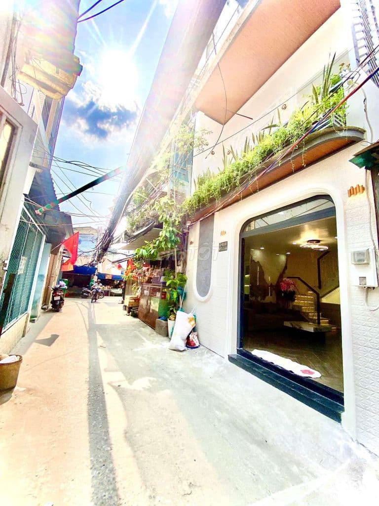 cần bán nhà mới xây hẻm kinh doanh