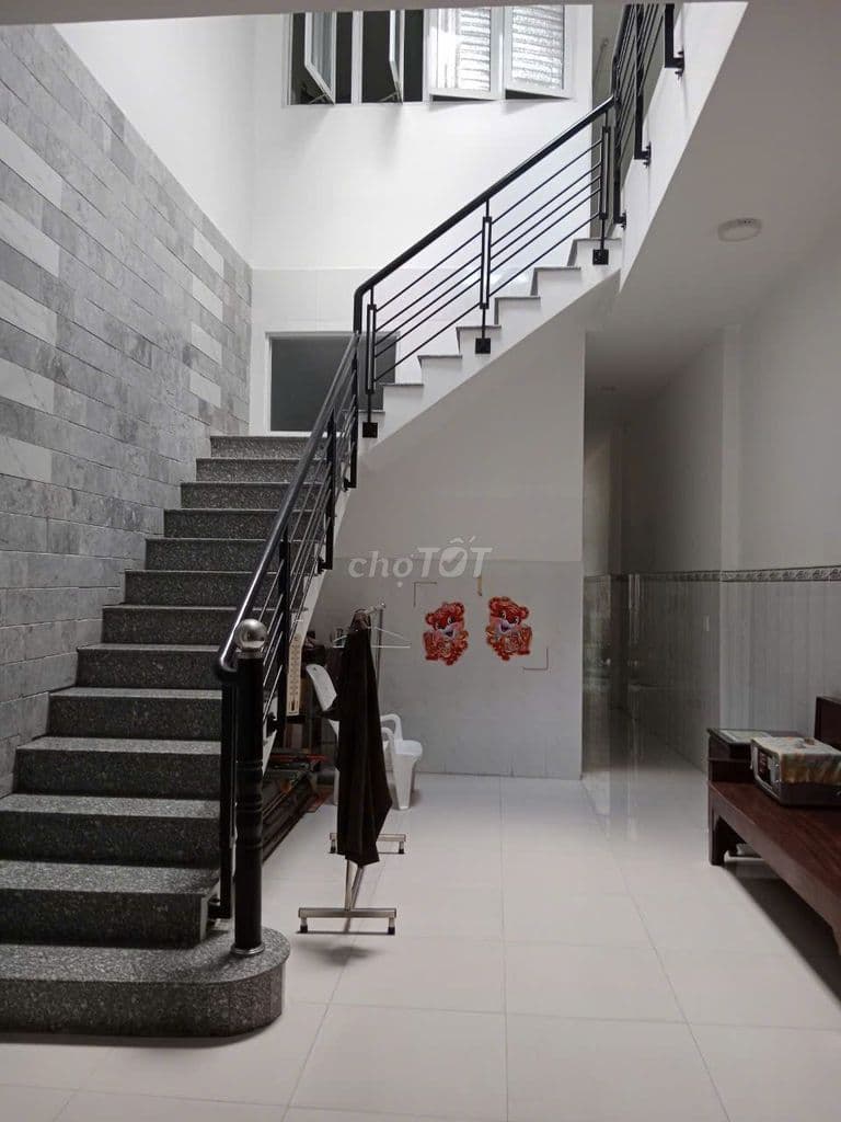 Bán nhà sau mặt tiền - Ảnh 2