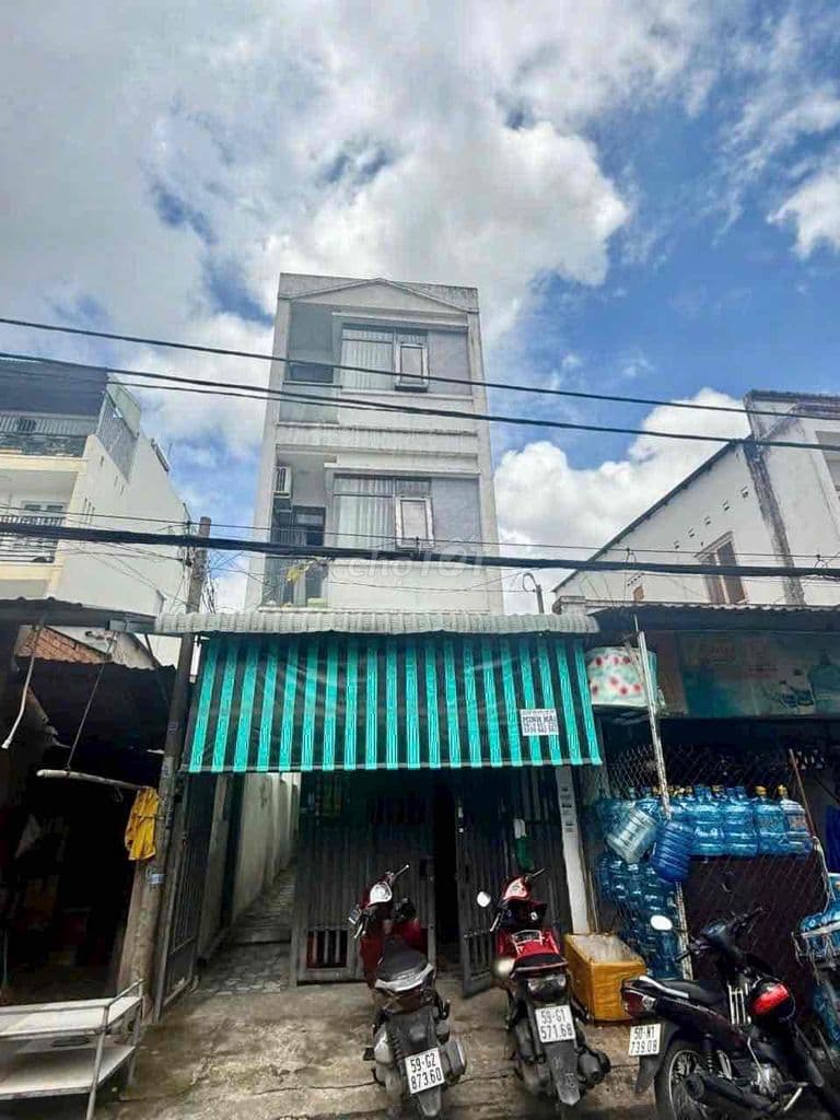 NHÀ MẶT TIỀN 4M x 25M ĐÚC 2 LẦU NGAY CHỢ HIỆP THÀNH . QUẬN 12