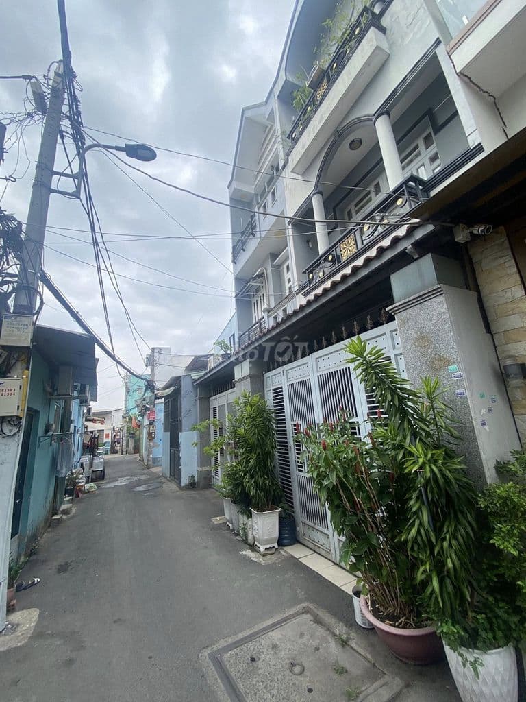 Bán Nhà Phố Q.8 Sổ Hồng Riêng và Hẻm Xe Hơi 6.3 tỉ