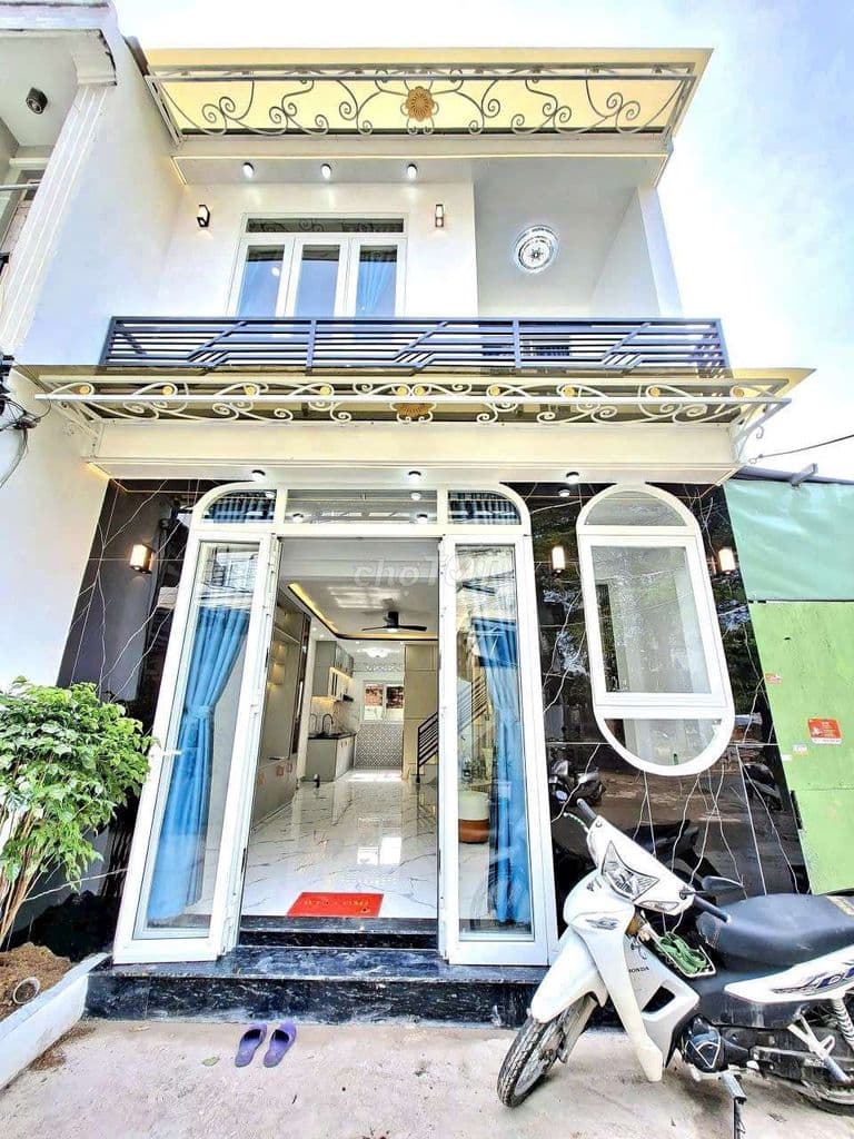 BÁN NHÀ ĐẸP MỚI HOÀN THIỆN KẾ BÊN Q7