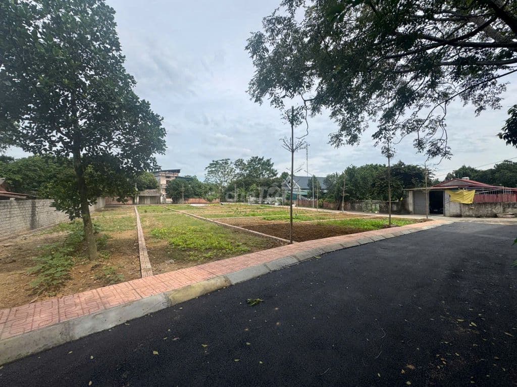 Đất gần ĐHQG Hòa Lạc giá chỉ ~2.8 tỷ 100m², dân cư đông, ở ngay