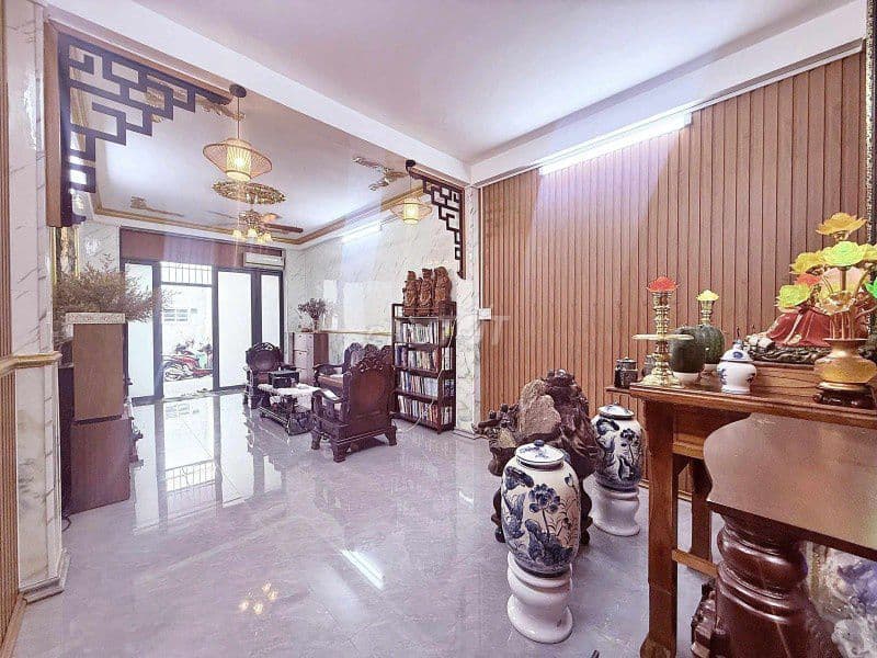 Sát mặt tiền Lê Đức Thọ nhà DT 75m2 sổ nở hậu. Giá chỉ 6.999 Tỷ