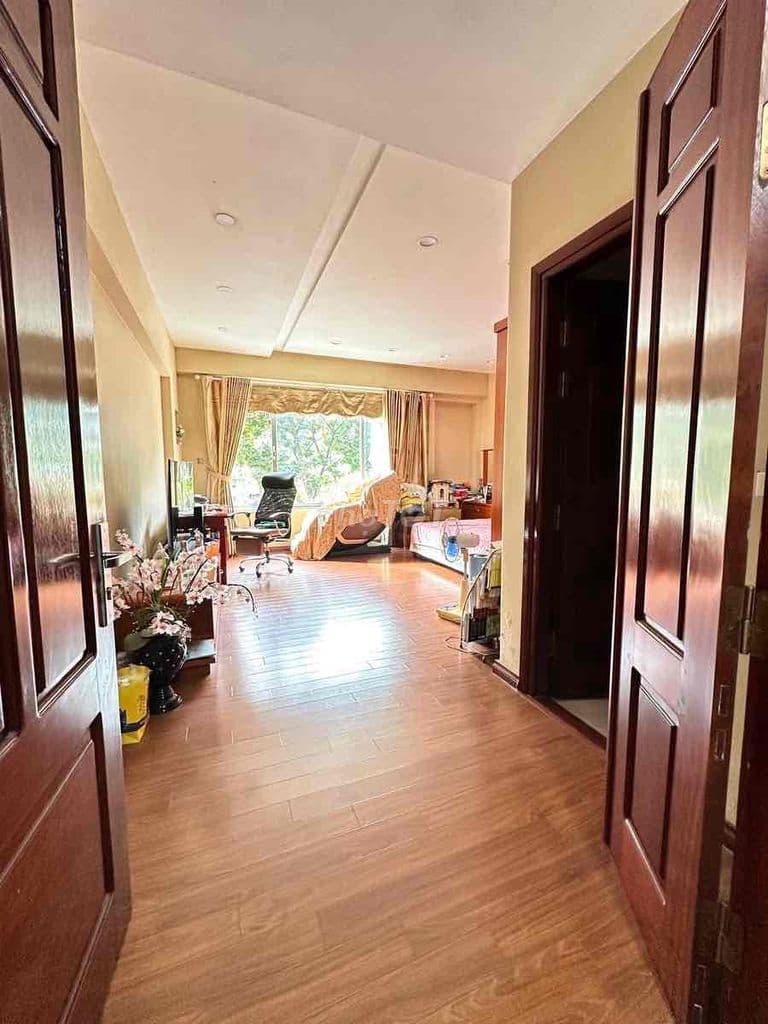 PHÂN LÔ NGUYỄN VĂN HUYÊN - Ô TÔ VÀO NHÀ - DT 50m2 5 TẦNG - HƠN 15 tỷ - Ảnh 3