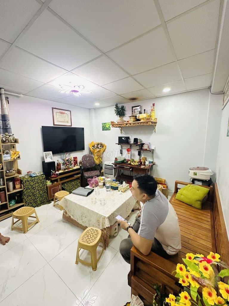 NGUYỄN CHÍ THANH(CHỢ RẪY)-CĂN HỘ 64m2 LẦU 1 THANG BỘ-