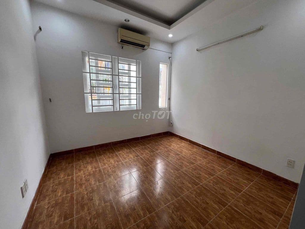 Nhà 5 tầng cách mặt tiền đường lớn chỉ 30m, kế q1 - Ảnh 3