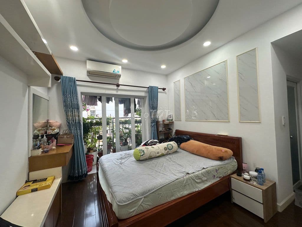 Bán căn oriental nhà đẹp 2pn sổ hồng . 4.5 tỷ.