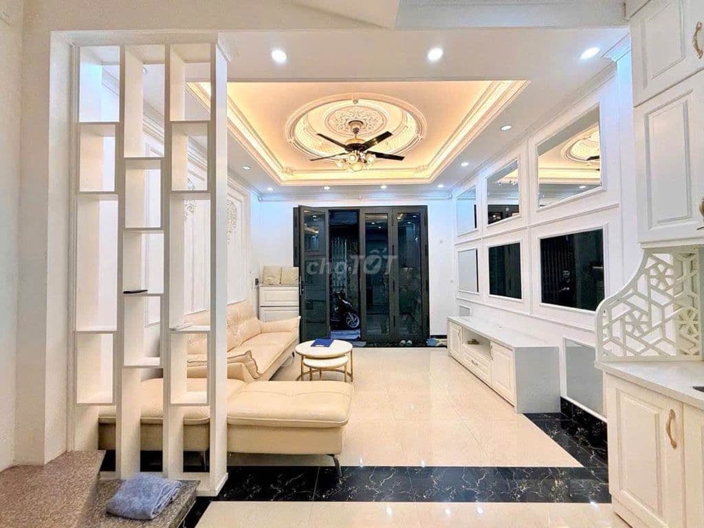 Bán GẤP nhà đẹp trong phố Pháo Đài Láng diện tích 45m2 giá 9,9 tỷ - Ảnh 3