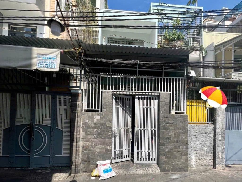 SIÊU PHẨM XÓM CHIẾU, P.13, QUẬN 4, HỒ CHÍ MINH - NHÀ NỞ HẬU TÀI LỘC.