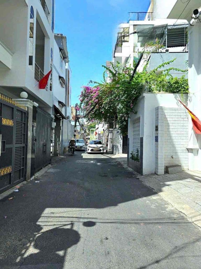 Gấp bán chdv ngay ĐH Công Nghiệp BV 175 Gò Vấp - giá ngon 12,5 tỷ 90m2