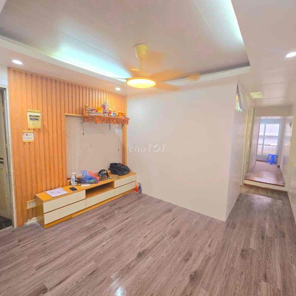 TT Tôn Thất Tùng, tầng 2, sát phố, cầu thang thấp, 2 thoáng, 60m2