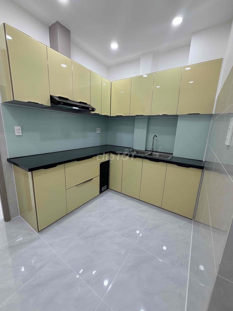 Nhà 3 phòng ngủ , 3vs . Có phòng tầng trệt cho người liwsn tuổi. - Ảnh 3