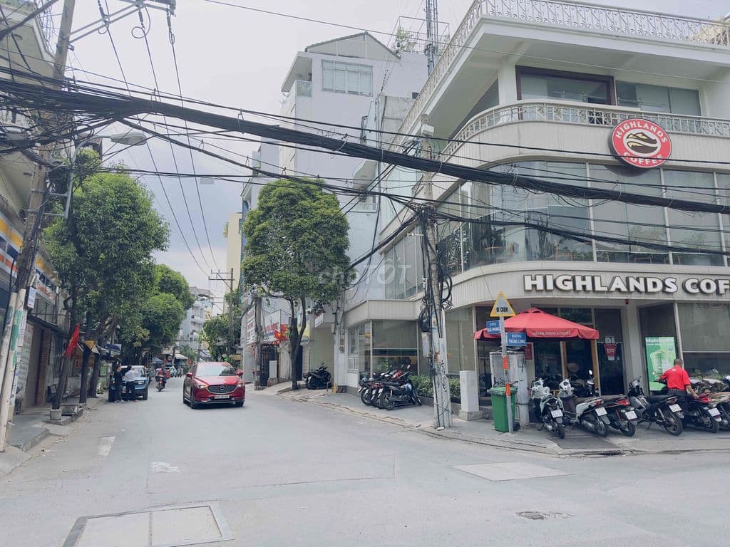 13.3 tỷ thuê 37tr/tháng, Nhà MT đường Giải Phóng,4,2x13m, 3 Lầu. Q TB