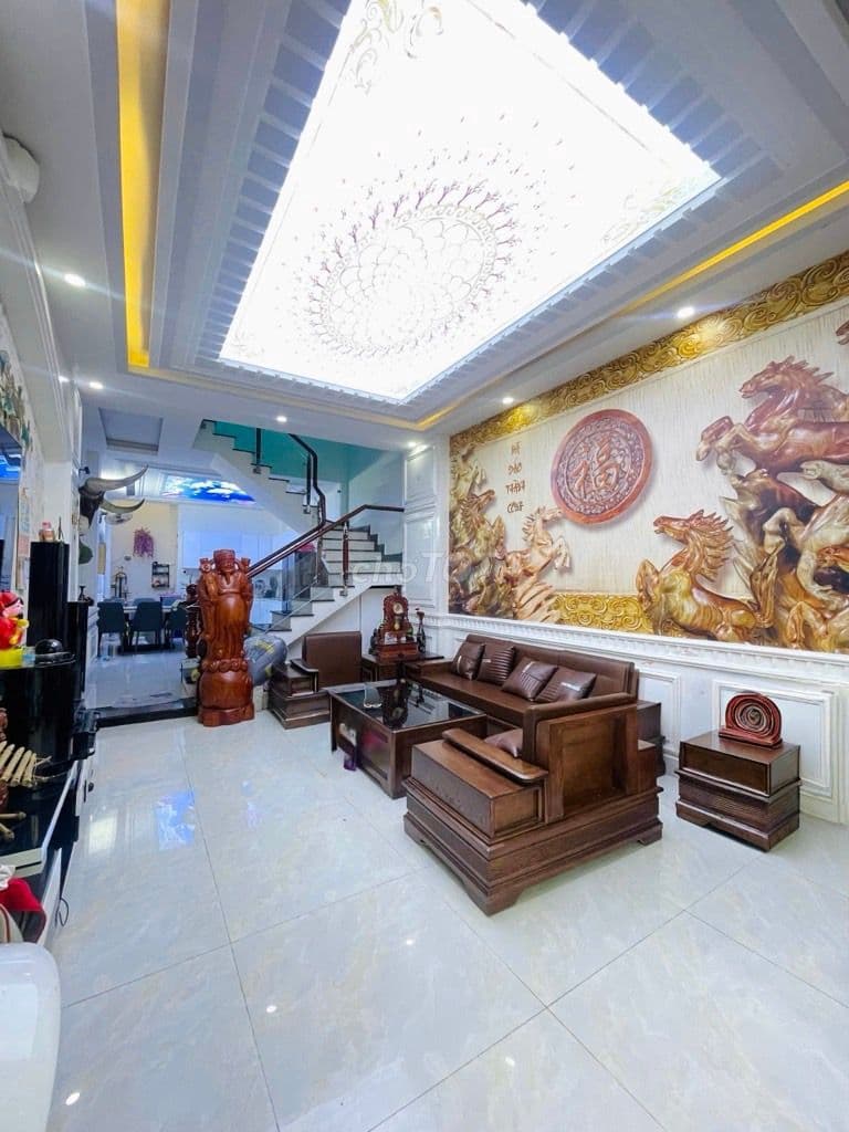 BÁN GẤP NHÀ 3 TẦNG, MẶT TIỀN KINH DOANH SẦM UẤT QUẬN 12,