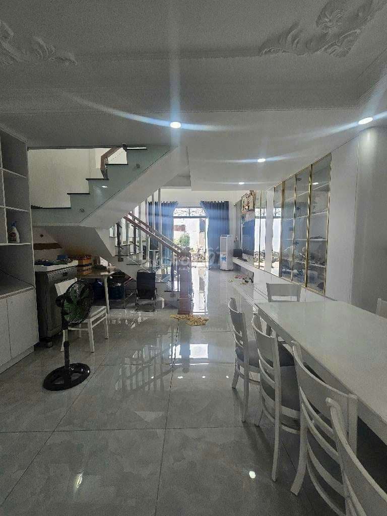 nhà đẹp mới xây xong mua vào ở ngay