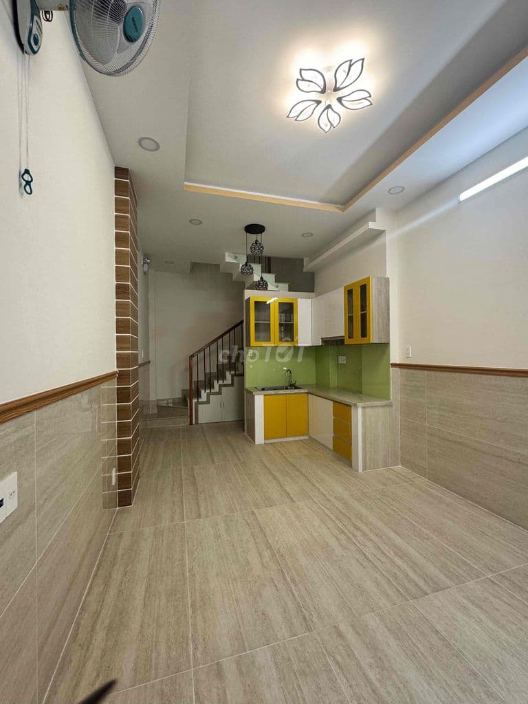 NHÀ SÁT MT GẦN BỆNH VIỆN THỐNG NHẤT- 4 TẦNG VỪA XÂY XONG- CHỈ HƠN 5 TY