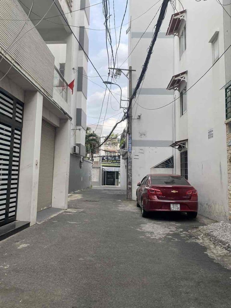 Oto ngủ trong nhà! Ngang 6,2m! Bán nhà 3 tầng trục Lê Quang Định, P11.