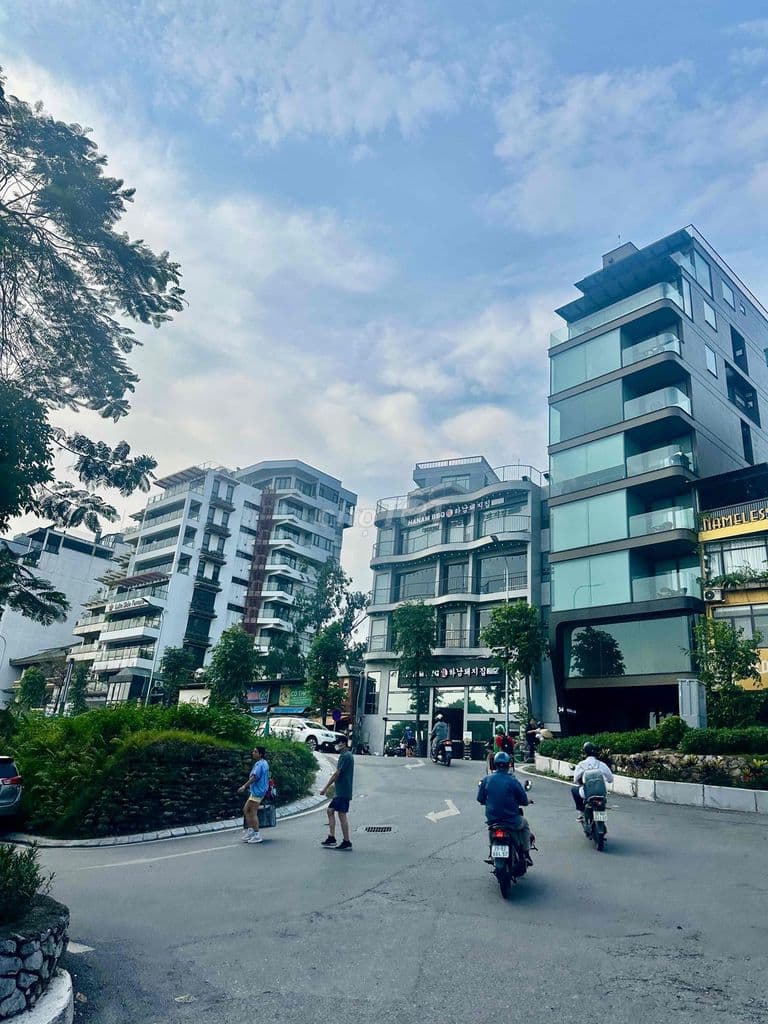 BÁN GẤP NHÀ PHỐ TỪ HOA XUÂN DIỆU TÂY HỒ 35M 8 TẦNG LÔ GÓC THANG MÁY RE