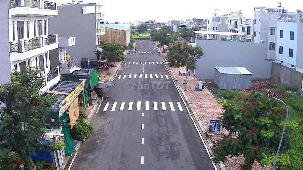 ĐẤT - đường nhựa 20m - khu nhà cao tầng - 4.6tỷ - Ảnh 2