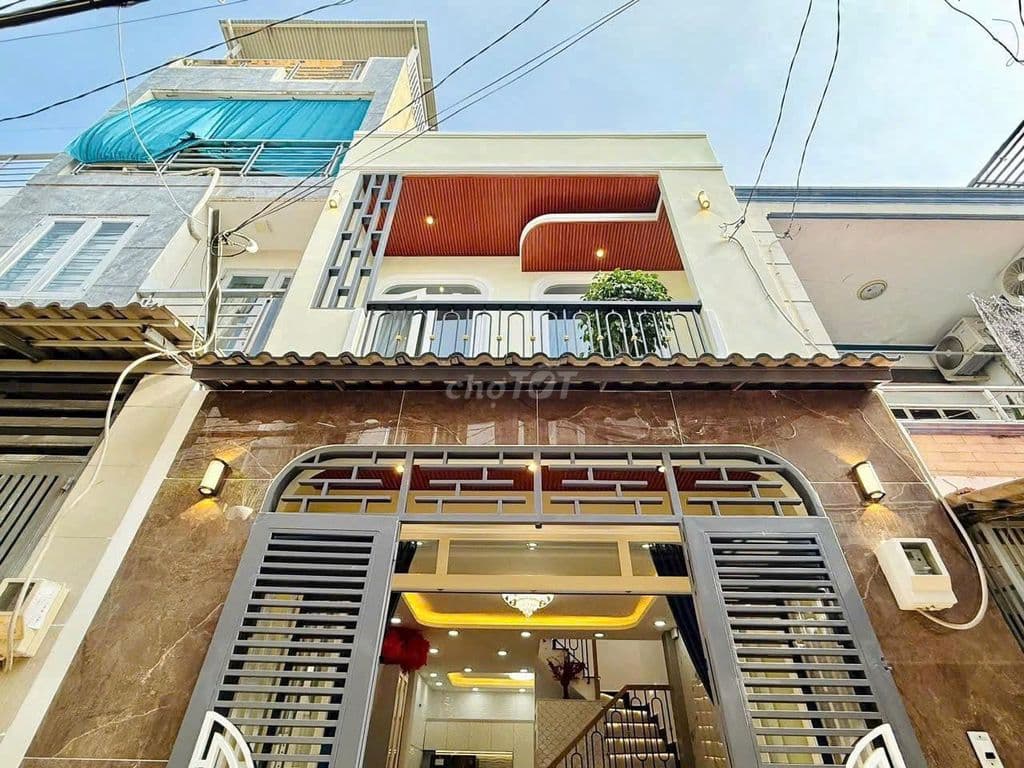 Tôi tên Linh bán nhà ngay đường Cao Thắng, P.12, Quận 10 – 31m2