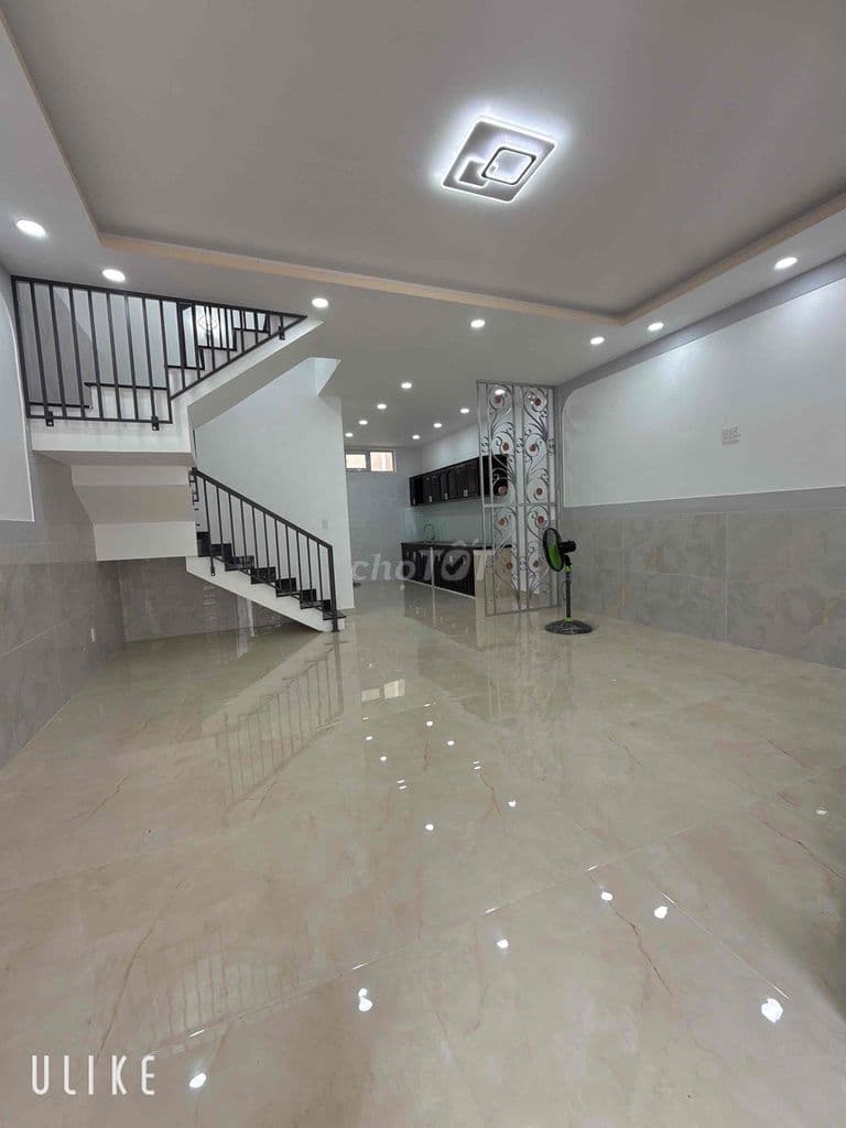 Dt: 5,6x12, nhà có 1 lầu mới, hẻm xe hơi đường Lê Văn Quới - Ảnh 3