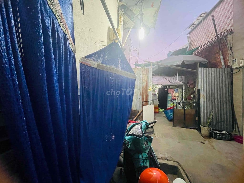 NHÀ NGỘP 1 TRỆT 1 LẦU CẦN BÁN GẤP