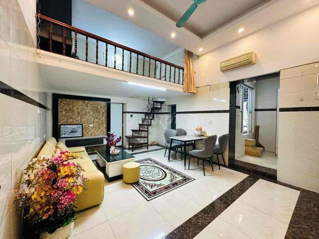 Bán TT phố Lương Yên 80m2 T2 3PN 2 bếp 2wc 1 khách 2 thoáng nhà đẹp ở
