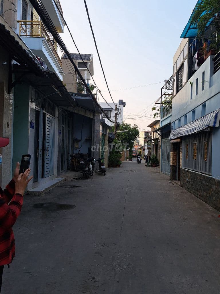 Nhà 3 lầu 4x15m hẻm 5m Nguyễn văn quá giá 6,7 tỷ