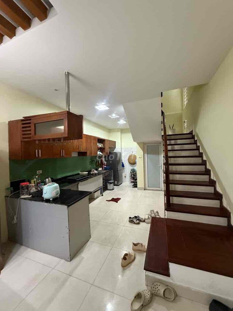 cc bán nhà 50m2 5 tầng giá 8,4 tỷ ngõ 211 khương trung - Ảnh 2