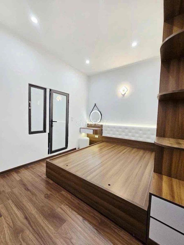 TT Chùa Láng, ô tô đỗ, gần phố, 2 thoáng, full nội thất, ở luôn - Ảnh 2