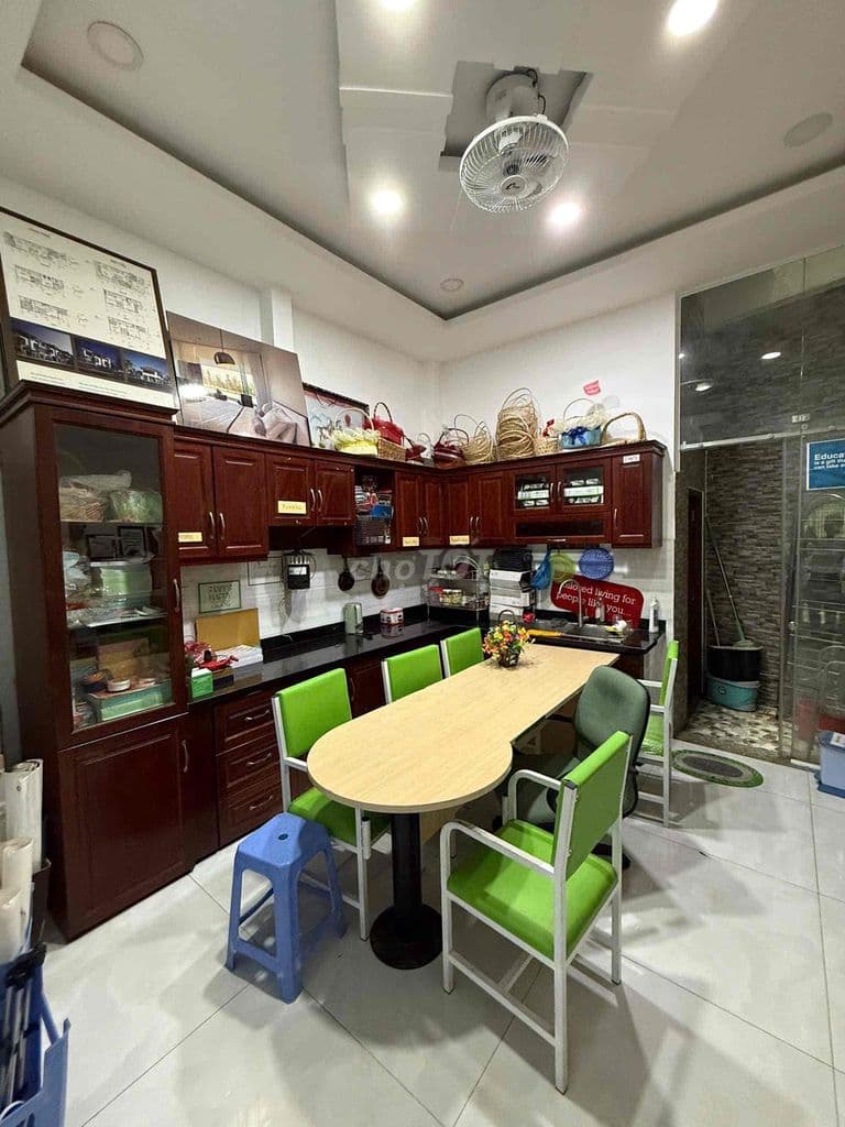Nhà đẹp ở liền Tân Sơn Nhì, 4x14m 4 tầng, khu nhà cao tầng