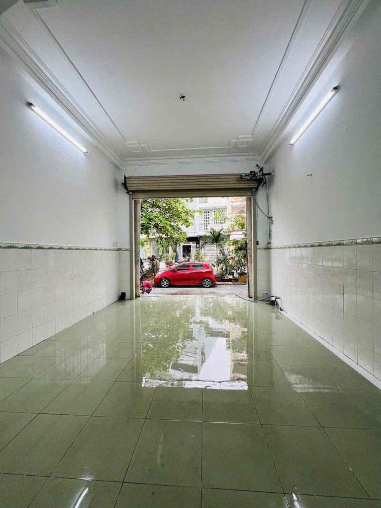Bán nhà mặt tiền đối diện công vieen xe tải đậu thoải mái KDC Bình Phú