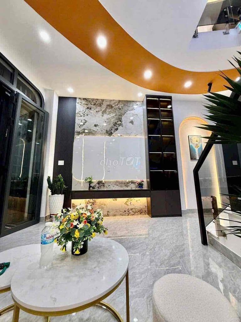 Hơn 4 tỷ nhà đẹp DT nở hậu 5.5m đường Tô Ký ngay phần mềm Quang Trung - Ảnh 3