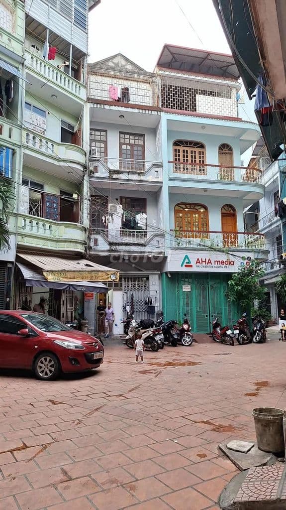 Chính chủ bán nhà phố Nguyễn Chí Thanh- 2 nhà ra phố- ô tô đỗ cửa. - Ảnh 2