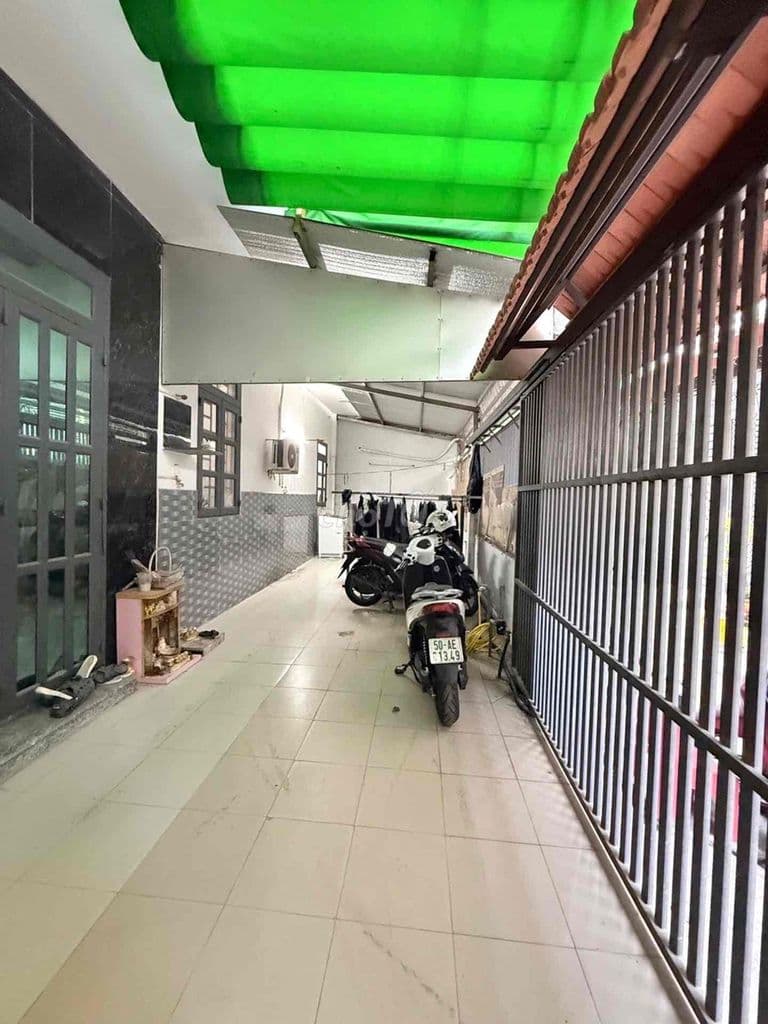 NHÀ NỞ HẬU - TỈNH LỘ 10 - BÌNH TRỊ ĐÔNG- NGANG KHỦNG 12m -3 TẦNG- 5 PN - Ảnh 2