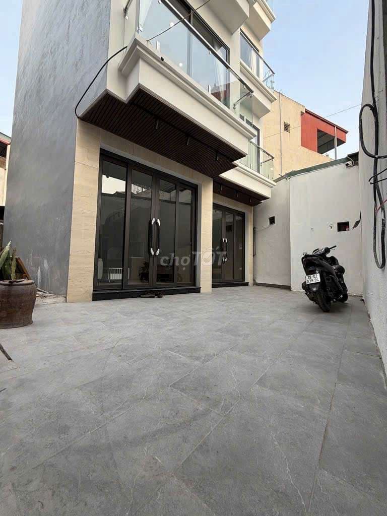 Nhà Việt Hưng 32m x 5 tầng full nội thất hơn 6 tỷ