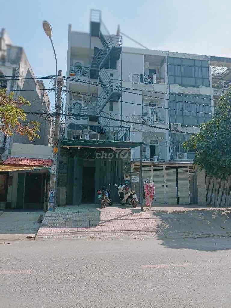 CĂN HỘ DỊCH VỤ 12 PHÒNG, ĐỐI DIỆN BẾN XE Q8, 4X24M, 5 TẦNG, DÒNG TIỀN