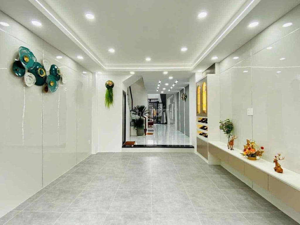 Nhà 2 MT Trước sau . 1 trệt lửng 3 lầu . Gara - Thang máy- Full Nt . - Ảnh 3