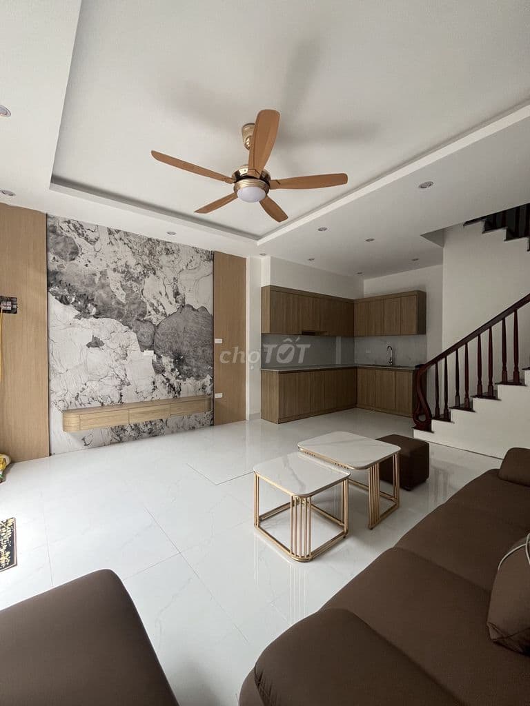 Phú Diễn, nhà 3 tầng, 3 phòng ngủ, mặt tiền 5m, tiện ích đầy đủ!