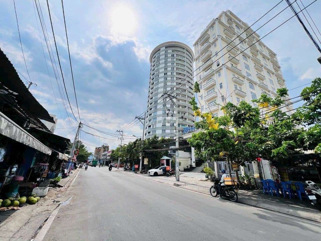 Bán Biệt Sân Vườn Thự Mặt Tiền Lê Thị Chợ .Q.7 Dt 18x38m Giá 75 tỷ - Ảnh 3