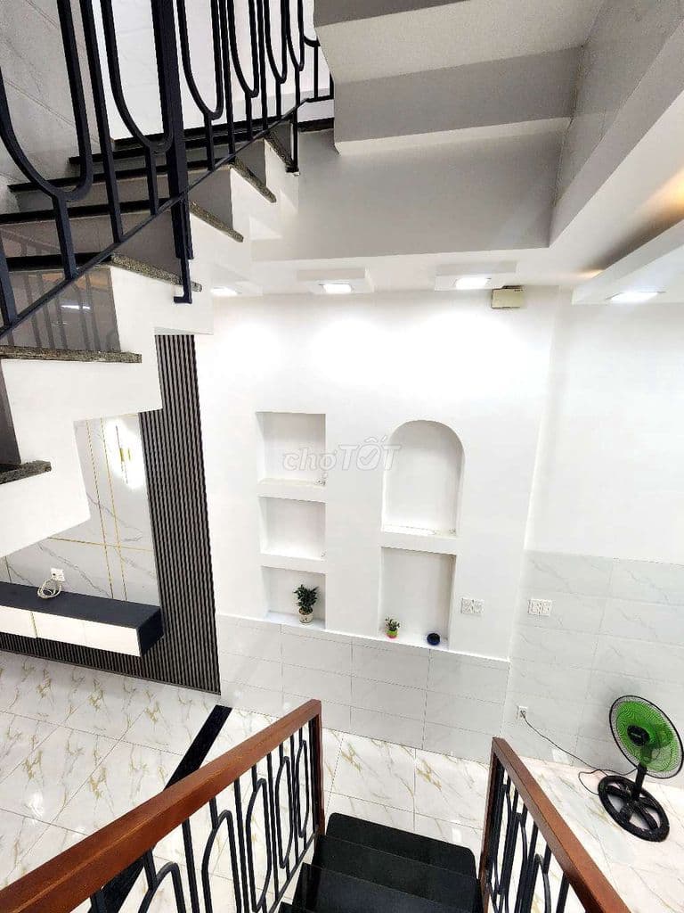 NHÀ MỚI 3 PHÒNG NGỦ, DTSD 180M2, 3 TẦNG KIÊN CỐ - Ảnh 2