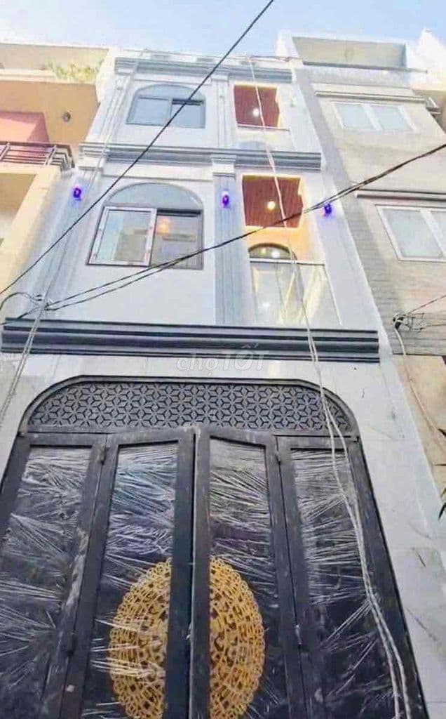 nhà mới vào ở ngay . gần cầu nguyễn tri phương tiện qua quận 5