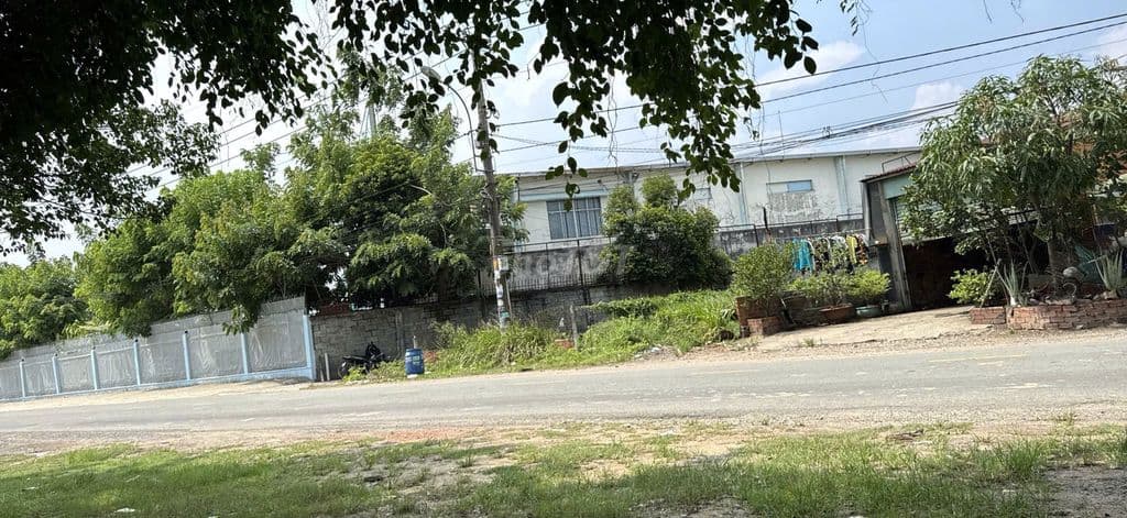 Lô 2 mặt tiề Lê Minh Nhựt, dt 291m2, có 139m thổ, xã Tân Thông Hội