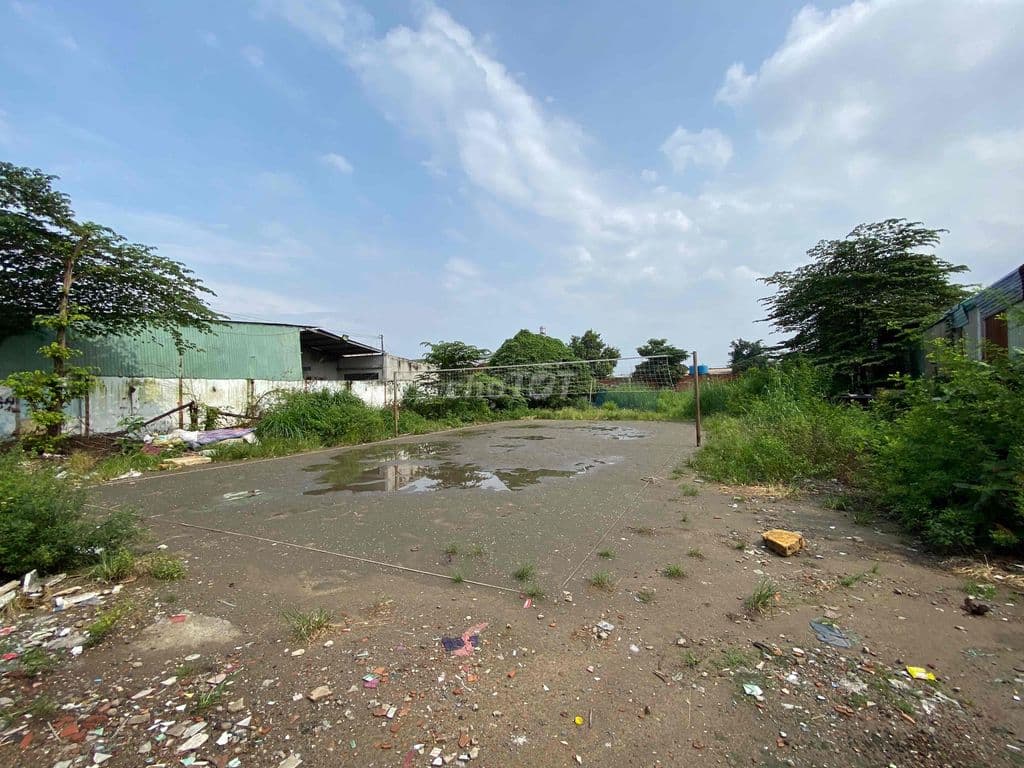 Gia đình cần bán lô đất full thổ cư rất đẹp