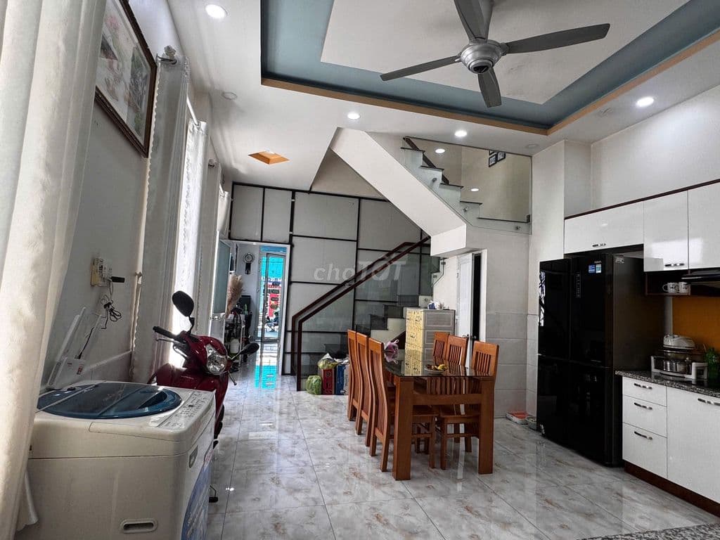 Nhà đẹp 3 tầng - căn góc mặt tiền đường vừa ở vừa kinh doanh tốt - Ảnh 2