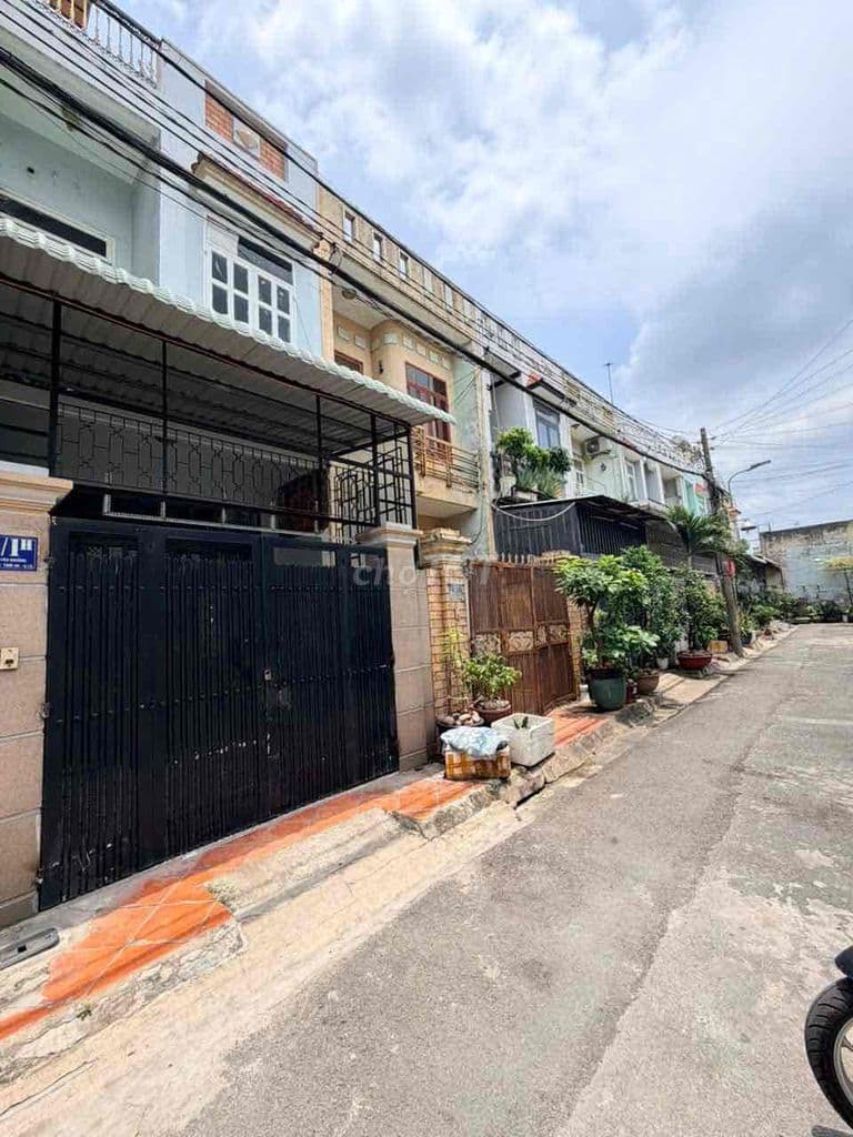 NHÀ PHỐ 4M x 17M ĐÚC 2 TẤM NGAY METRO , BIA TIGER, CÁCH GÒ VẤP 200M